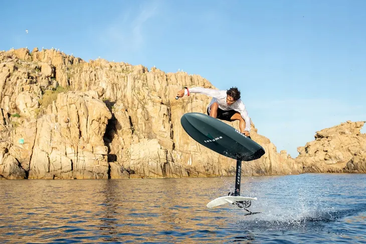 elekktryczny-e-foil-takuma-rodzaj-deski-marka-bez-marki