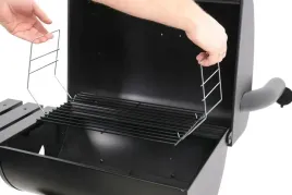ogrodowy-grill-weglowy-z-pokrywa-stalowy-ruszt-47x34cm-na-kolkach-lund