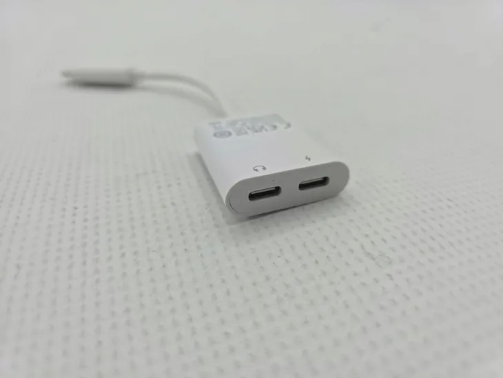 z8229-adapter-belkin-usb-c-usb-c-audio-charge-adapter-marka-belkin
