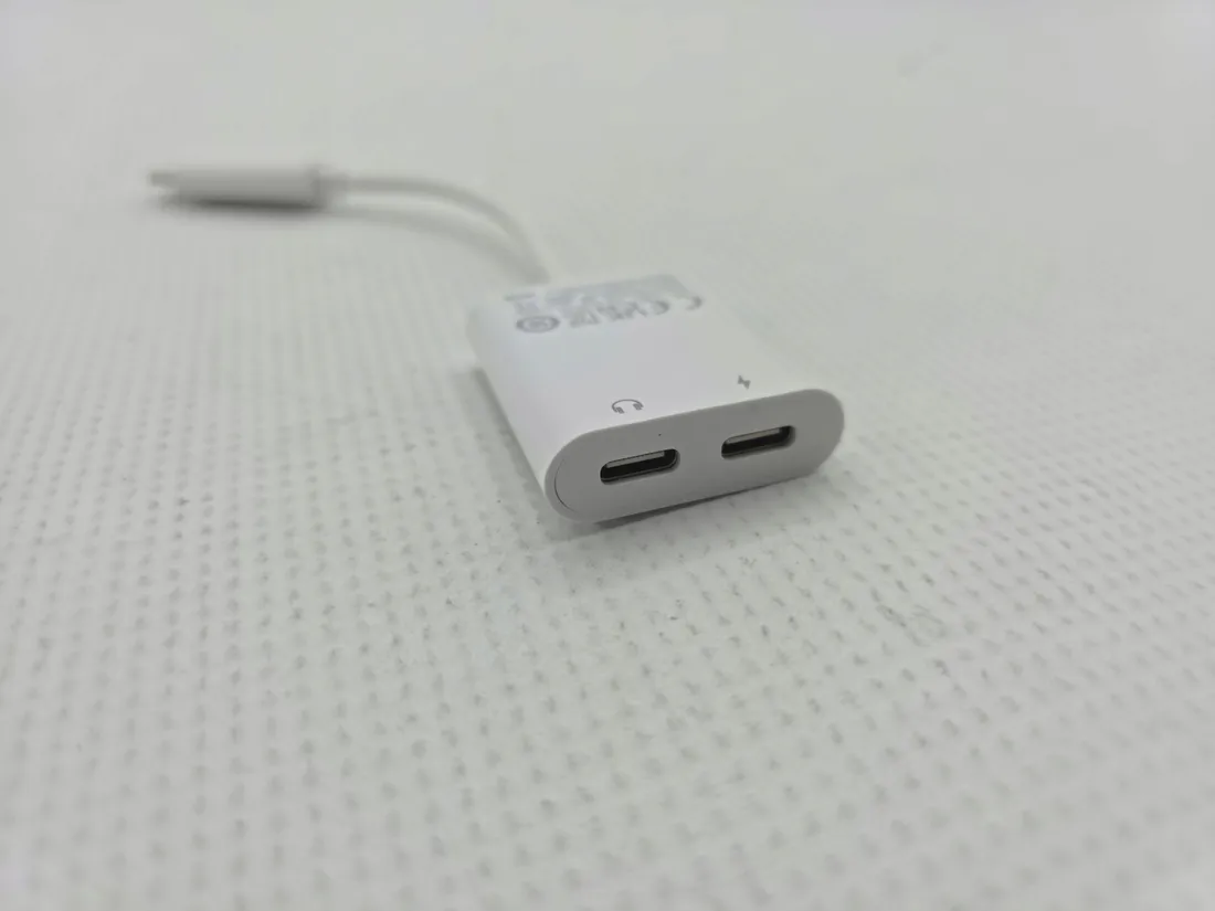 z8229-adapter-belkin-usb-c-usb-c-audio-charge-adapter