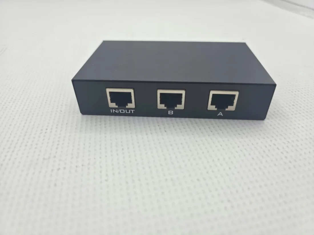 z8112-inline-data-t-switch-rj45-1-to-2-3x-rj45-stan-powystawowy