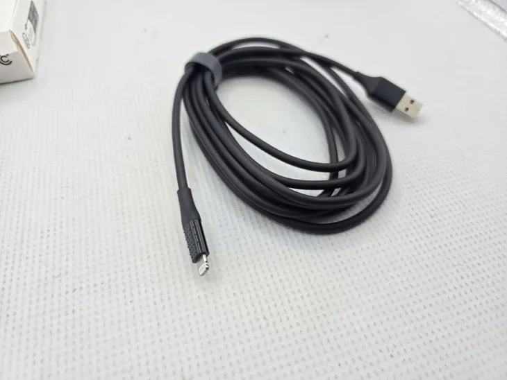 z8100-kabel-do-ladowania-amazon-basics-usb-a-na-lightning-marka-bez-marki
