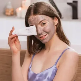 peeling-do-twarzy-drobnoziarnisty-detoksykujacy-zluszczajacy-biala-glinka