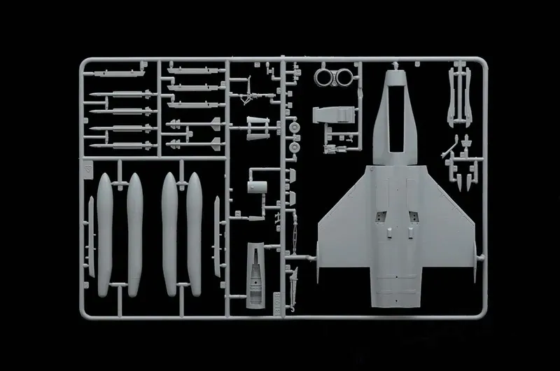 1-72-rafale-m-marka-italeri