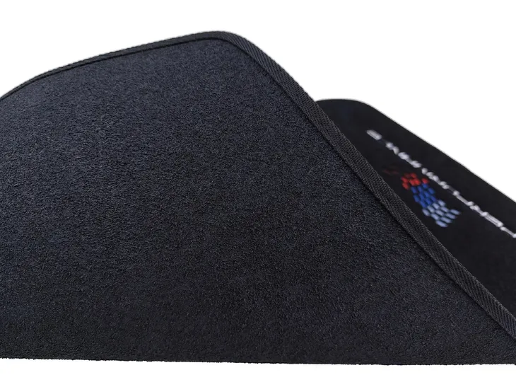 dywaniki-samochodowe-bmw-6-e63-e64-2003-2010-2x-flaga-performance-kolor-czarny