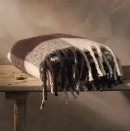 koc-holmen-poliester-127-cm-x-152-cm-brazowy