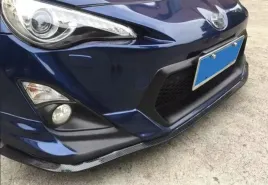 dokladka-zderzaka-uniwersalna-gumowa-25m-spoiler-uniwersalny-carbon