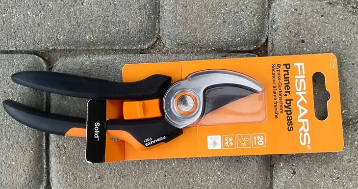 fiskars-sekator-nozycowy-solid-p321-1057162-stan-nowy-zasilanie-reczne