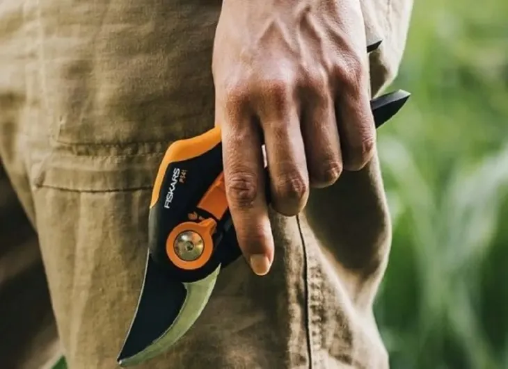 fiskars-sekator-nozycowy-solid-p321-1057162-stan-nowy-maksymalna-grubosc-cietej-galezi-20-mm