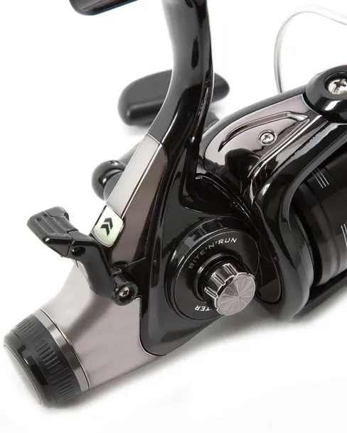 kolowrotek-daiwa-black-widow-carp-br-4500a-moc-hamulca-4500-kg