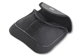 2-x-pokrowiec-daiwa-neoprenowe-etui-na-kolowrotek-l