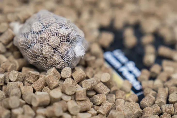 2-x-pellet-cc-moore-live-system-pellets-6mm-1kg-rodzaj-pellety