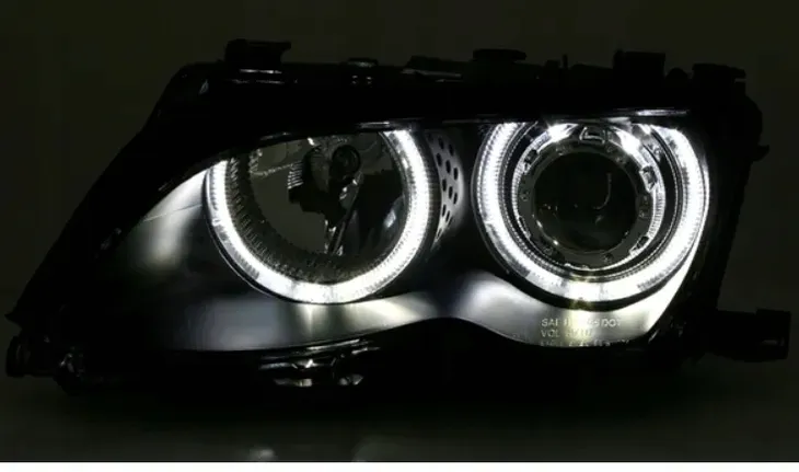 lampy-przednie-bmw-e46-01-05r-lift-sedan-touring-biale-ringi-led-rodzaj-swiatel-mijania-tradycyjne-halogenowe