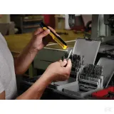 em1175990010-latarka-led-hl-100-stan-nowy