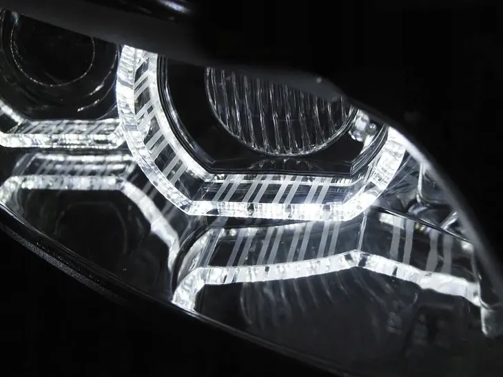 lampy-bmw-e92-e93-06-10-xenon-angel-eyes-led-rodzaj-swiatel-mijania-ksenonowe