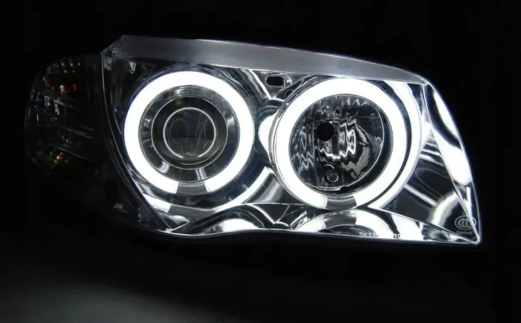 lampy-bmw-1-e87-e81-e82-04-11r-ringi-ccfl-chrom-strona-zabudowy-lewe-prawe