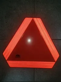 trojkat-ostrzegawczy-pojazd-wolnobiezny-odblask