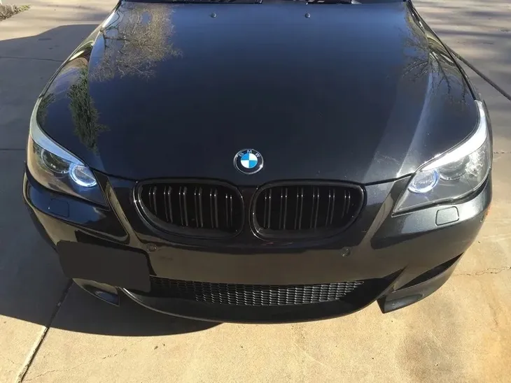 grill-nerki-bmw-e60-e61-03-10r-black-polysk-double-stan-nowy-numer-katalogowy-czesci-grbm93