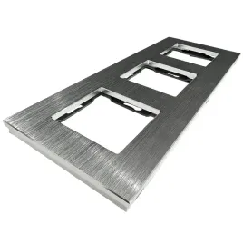 ramka-aluminiowa-potrojna-srebrna-pionowa-pozioma-do-modulow-miuun