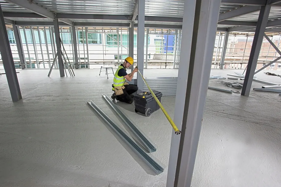 2-x-tasma-stalowa-obudowa-zamknieta-kl-ii-30m-stanley-stan-nowy