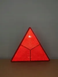 trojkat-ostrzegawczy-15-cm-na-srube-odblask