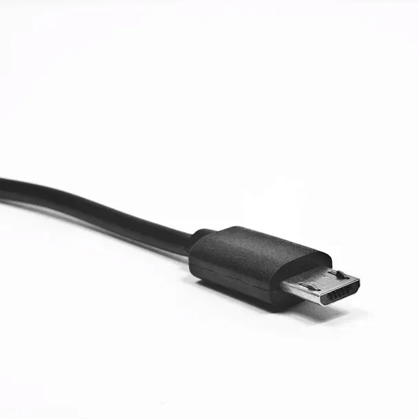 2-x-ladowarka-sieciowa-240v-usb-iphone-lightning-2-4a-kod-producenta-lad000254