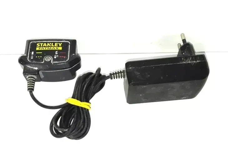 2-x-stanley-ladowarka-sfm-v20-4a-waga-z-opakowaniem-1-kg