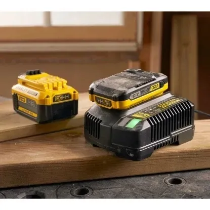 2-x-stanley-ladowarka-sfm-v20-4a-stan-nowy-certyfikat-ce