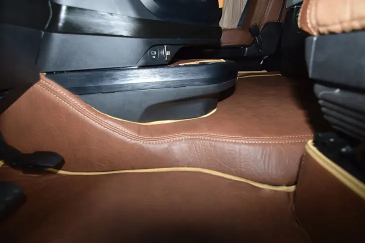 dywaniki-prestige-line-iveco-s-way-stan-nowy-kolor-brazowy