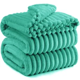gruby-koc-300g-zdobiony-wytlaczanym-wzorem-efekt-3d-160x200cm-szmaragd