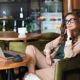 myszka-pionowa-dla-leworecznych-bezprzewodowa-wertykalna-cicha-mysz-baterie-stan-nowy-kolor-czarny