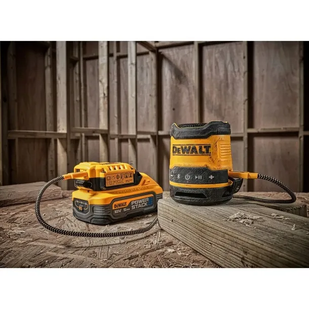 2-x-glosnik-bluetooth-usb-c-dcr009-xj-dewalt-stan-nowy-waga-urzadzenia-0-3-kg