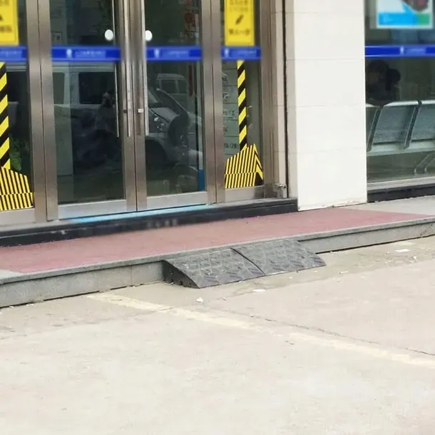 najazd-pod-kraweznik-podjazd-kraweznikowy-kablowy-rampa-gumowy-wjazd-3cm-stan-opakowania-oryginalne-kod-producenta-podjazd-dla-wozkow-najazd-kraweznikowy-rampa3