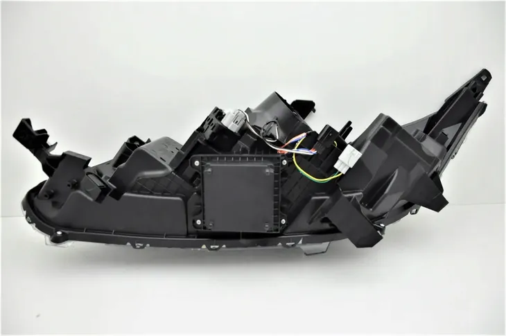 mitsubishi-eclipse-cross-od-2018-reflektor-prawy-wersja-europejska