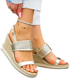azurowe-sandaly-na-koturnie-ideal-shoes-rozowe-zlote-40