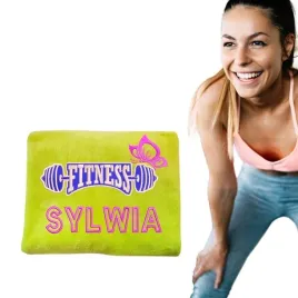 recznik-na-silownie-dla-kobiet-z-imieniem-szybkoschnacy-dla-sortsmenki