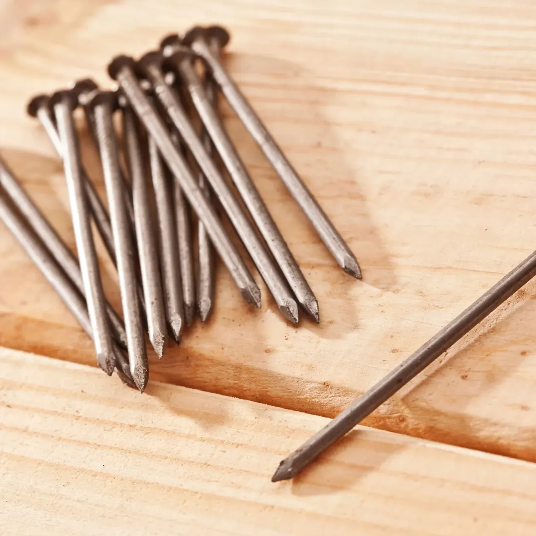 gwozdzie-budowlane-6x200-czarne-gladkie-uniwersalne-5kg