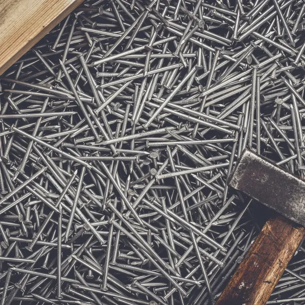 gwozdzie-budowlane-6x200-czarne-gladkie-uniwersalne-5kg-stan-nowy-dlugosc-calkowita-200-mm