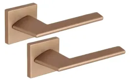 gamet-kwadratowa-klamka-magni-dh34-zloty-rozowy-satynowy