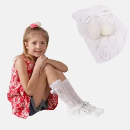 azurowe-dziewczece-podkolanowki-z-pomponami-bawelniane-ecru-yoclub-23-26