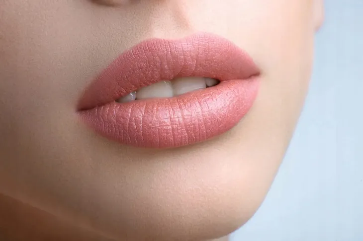 claresa-blyszczyk-topper-lip-shimer-02-blew-blue-opakowanie-w-pedzelku