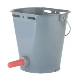 wiadro-do-pojenia-cielat-ze-smoczkiem-gumowym-8-l