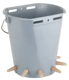 wiadro-do-pojenia-jagniat-6-smoczkow
