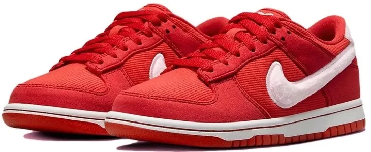 Walentynkowe buty NIKE Dunk Low młodzieżowe r. 39