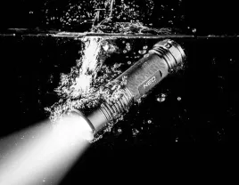 latarka-aluminiowa-200-lum-zoom-ipx7-3xaaa-99-101