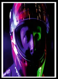 plakat-na-sciane-do-salonu-zawodnik-nocny-wyscig-f1-legends-70x50cm