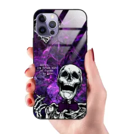 etui-do-iphone-15-pro-glass-pancerne-mroczne-czaszki-i-szkielety-mix-wzorow