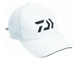 czapka-z-daszkiem-daiwa-biala