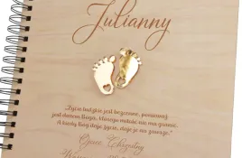 album-na-chrzest-pamiatka-grawer-prezent-personalizowany-zlote-stopki
