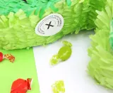 piniata-na-slodycze-do-rozbicia-garden-party-dinozaur-elementy-zestawu-piniata